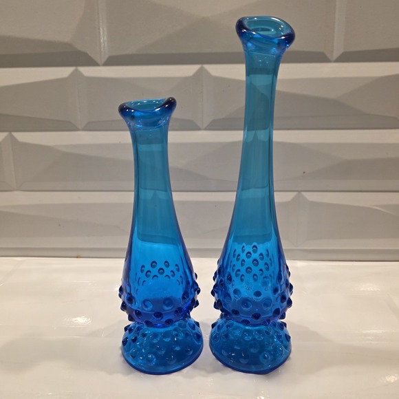 Vintage Pair Fenton Bud Vases- Fenton Glass Blue Hobnail Swung Bud Vase - Picture 10 of 10